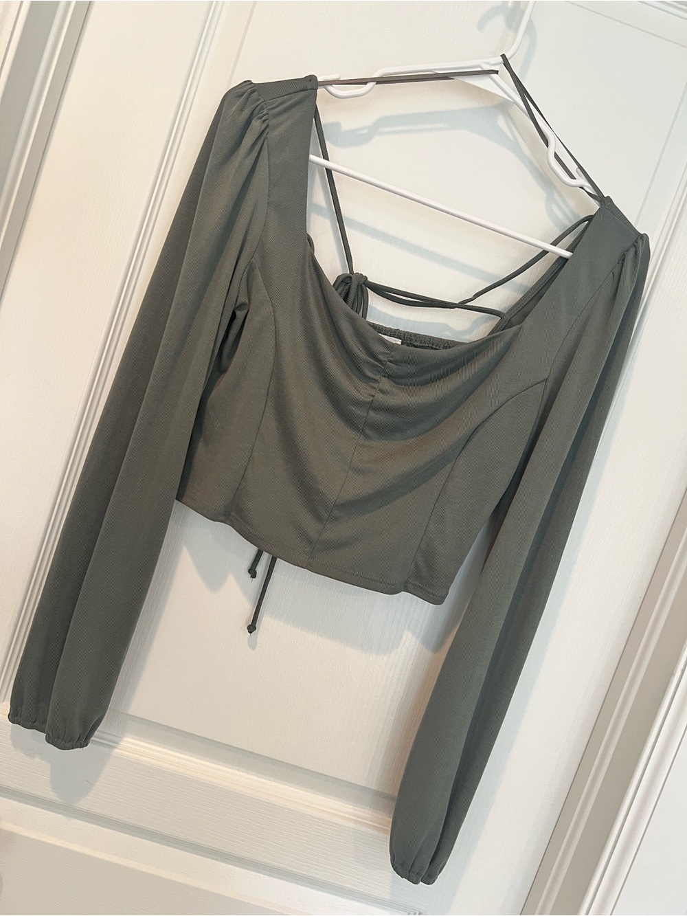 URBAN Romantics Olive Long Sleeve Square-Neck Tie Back Crop Top L Classy Classic